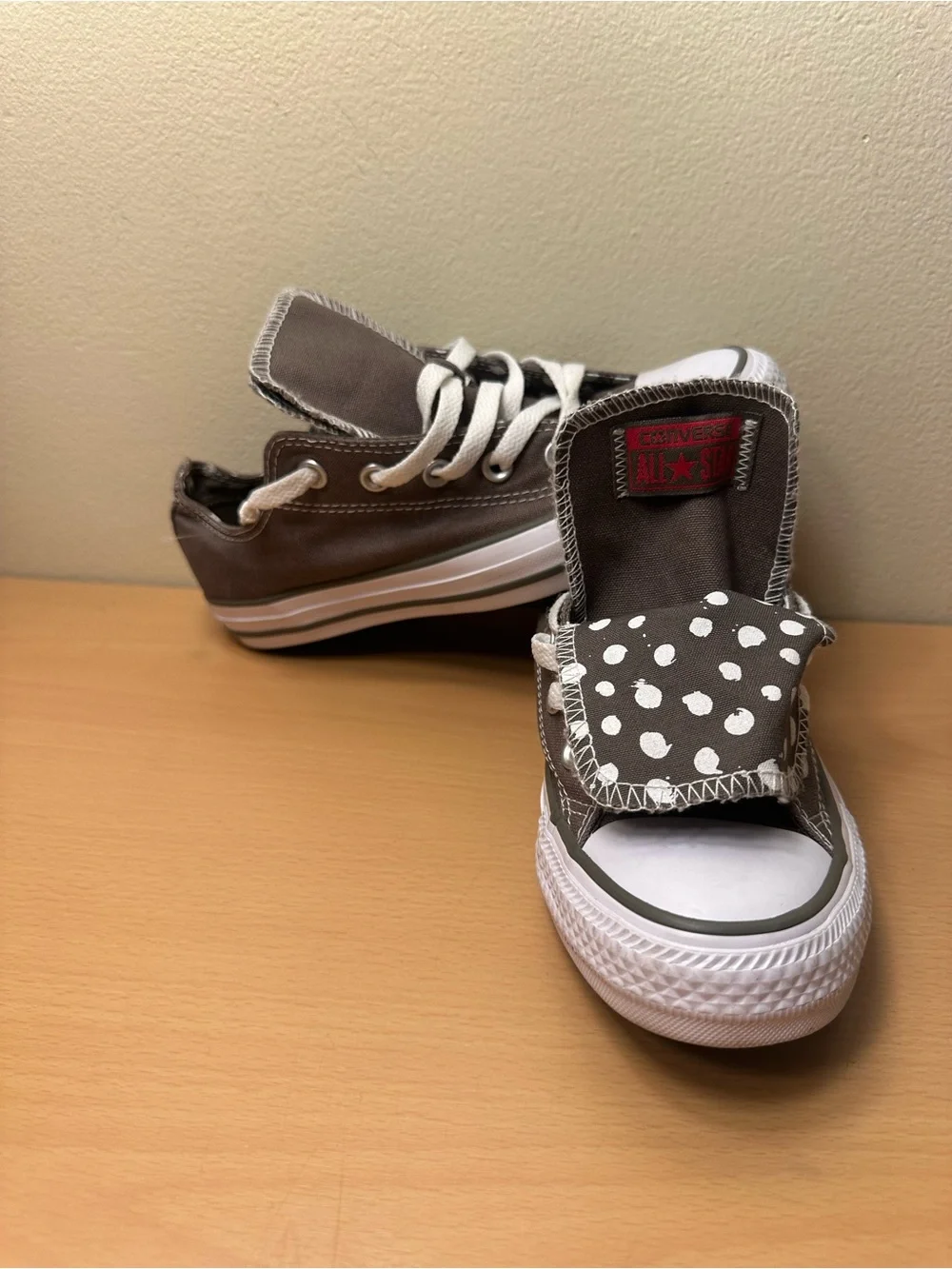 CONVERSE (Size 6) CHUCK TAYLOR ALL STAR DOUBLE TONGUE SNEAKERS Gray/Polka Dots
